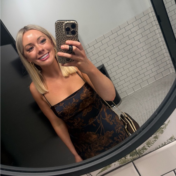 Maxine Dress - Picture 2 of 5